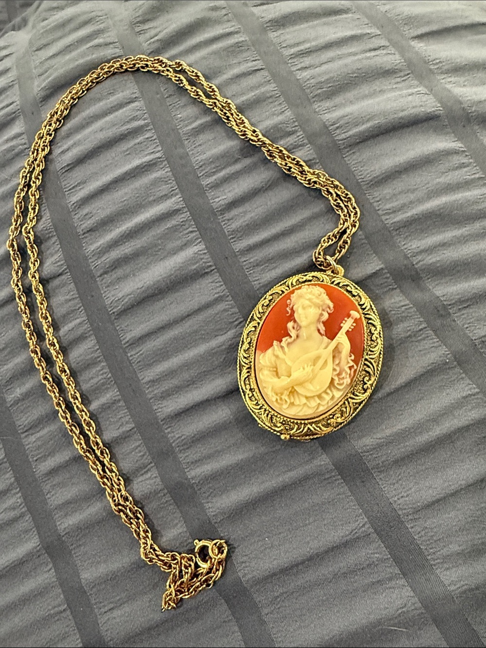 Vintage 1960’s Corday Love Song Cameo Solid Perfume Locket Necklace Full Unused